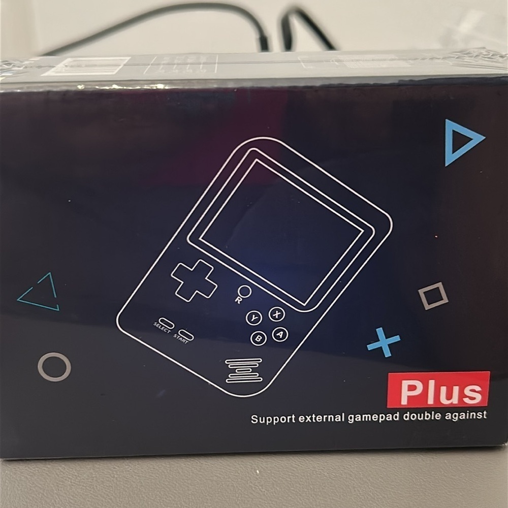 Handheld Retro Gaming Console.  400 Classic Games - Sealed